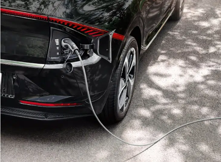 THG-Quote verkaufen Elektroauto beim Laden